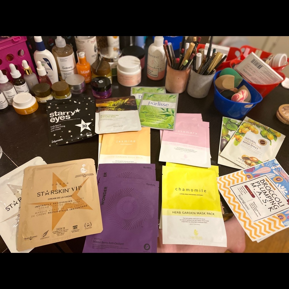 Mix of 19 sheet masks